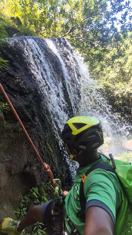 Abseiling/Canyoning - The 10 metre descent: a good first test
