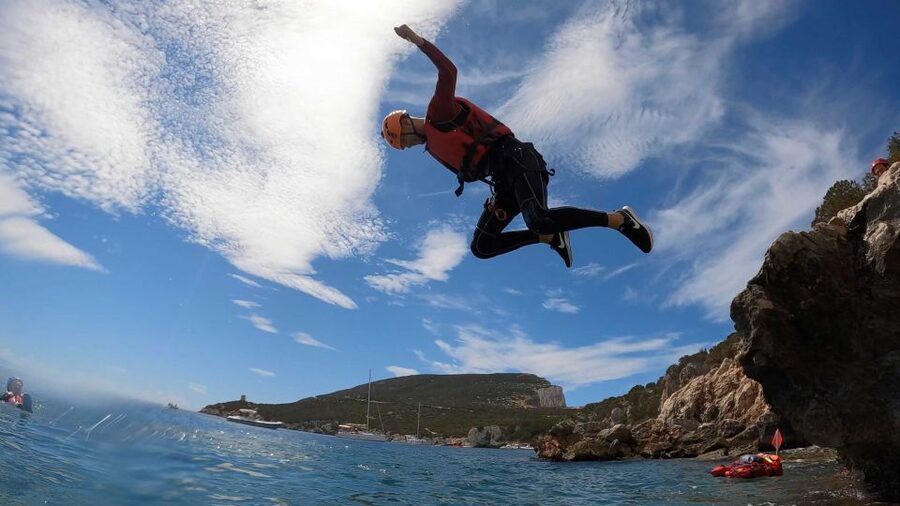 Alghero: Coasteering at Cala Dragunara in Porto Conte Park - Group size, languages, and guide style