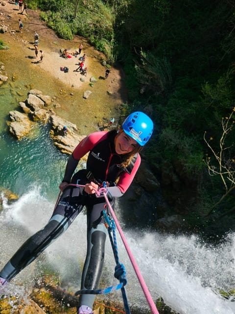 Anna: Gorgo de la Escalera Water Canyoning - The 25-meter waterfall rappel