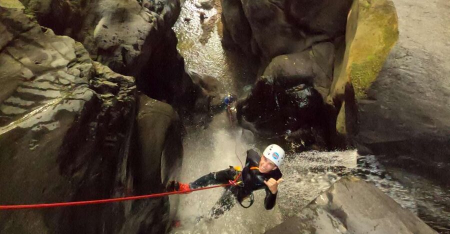 Azores: Canyoning in Salto do Cabrito - Scrambling through a volcanic canyon