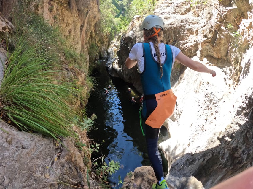 Benahavís: Canyoning Guided Tour at Guadalmina River - Group size, guides, and pace