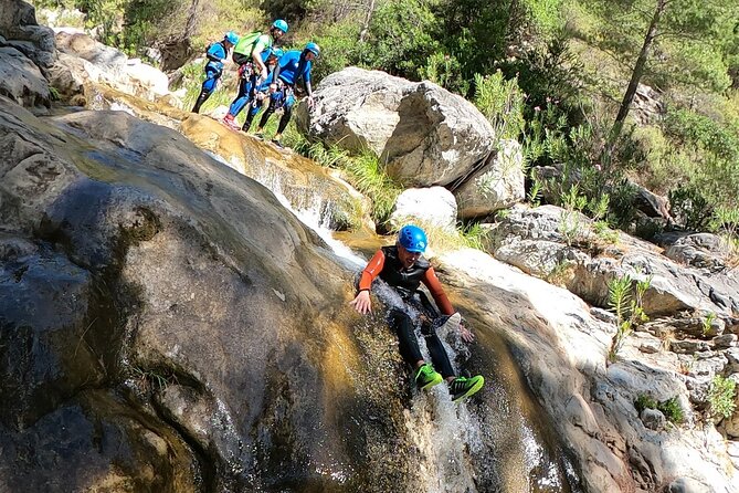Canyoning Adventure Rio Verde in Granada - Food and the finish after the final waterfall
