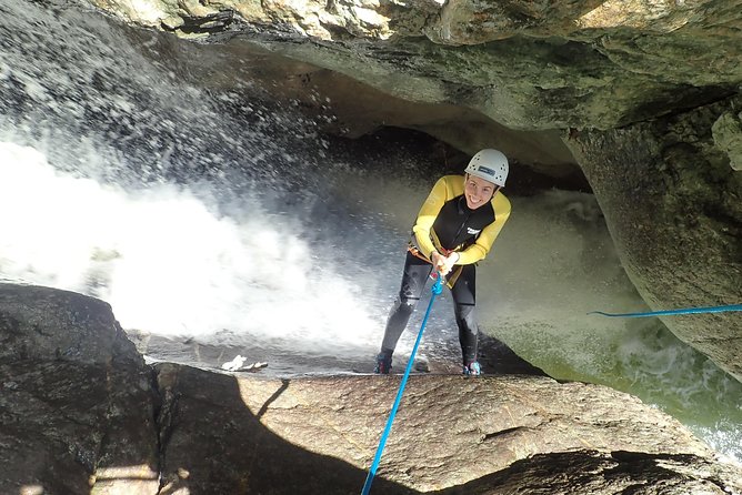 Canyoning Allgäu - Starzlachklamm - Rappelling beside waterfalls