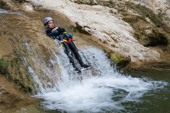 Canyoning descent of the Galamus Gorge - From the road to the first turquoise pools