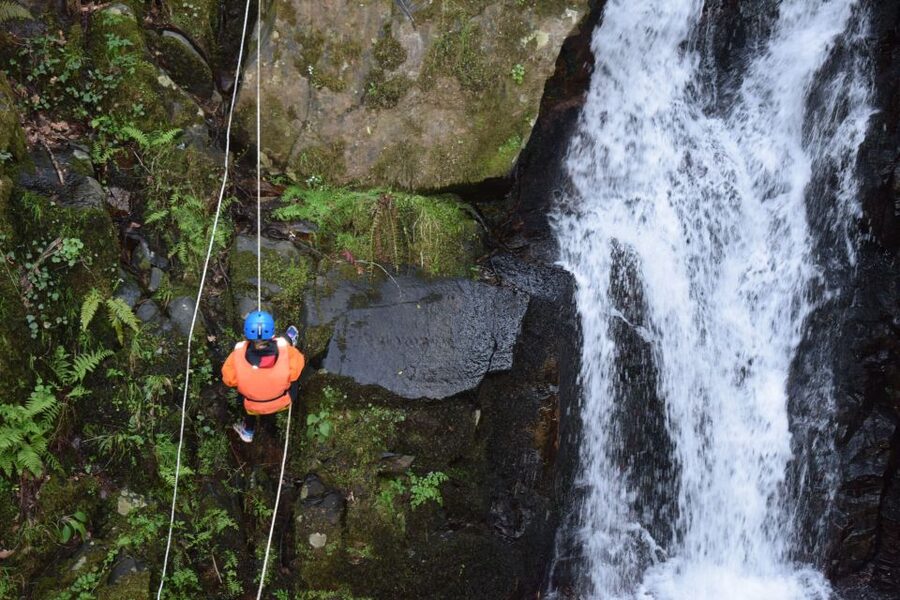 CANYONING DISCOVERY - Starting with a 15-minute safety briefing