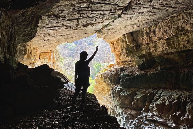 Canyoning El Chorreadero Cave- Adventure Chiapas - Following the stream through the cave