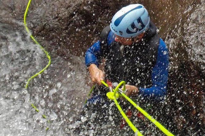 Canyoning Experience in Gran Canaria (Cernícalos canyon) - Entering Cernícalos canyon