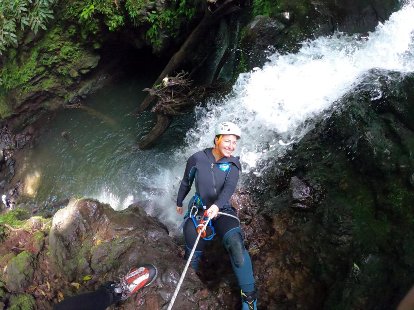 Canyoning in Ribeira dos Caldeirões - João, Gonçalo, Luis, and the guide team