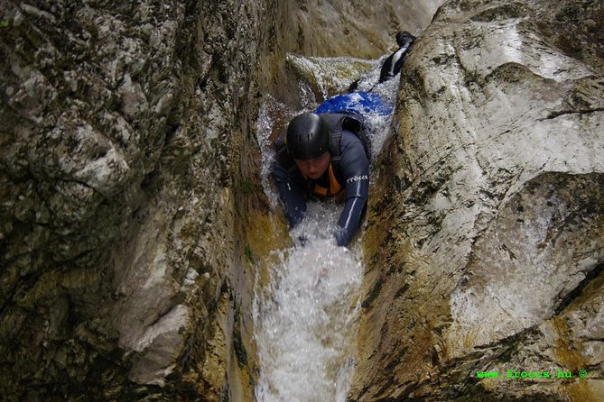 Canyoning in Susec Canyon - The 20-minute climb into the gorge