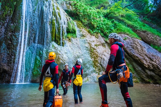 Canyoning of the Wolf Gorge - What the guides add to the day
