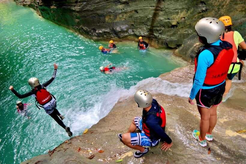 Cebu City: Whale Shark Swimming & Kawasan Falls Canyoneering - Lunch and the change to Badian