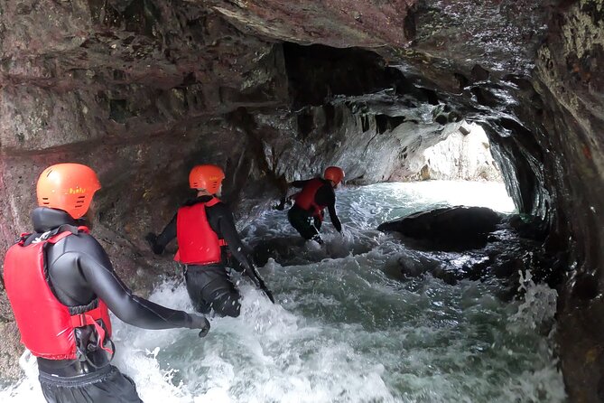 Coasteering on Irelands Wild Atlantic Way - What makes the guides important