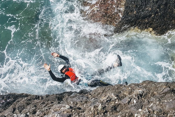 Coasteering Portofino - Climbing and jumping between Niasca and Portofino