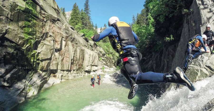 From Interlaken: Grimsel Gorge Canyoning Tour - Who should book Grimsel Gorge canyoning?