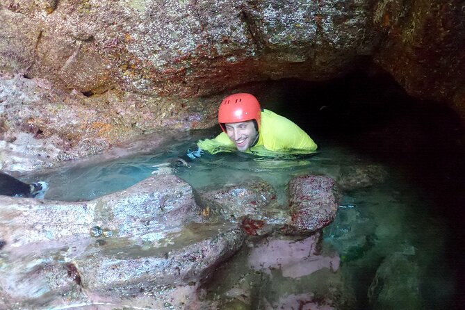 Half-Day Coasteering in Newquay Cornwall - The equipment keeps the cold at bay