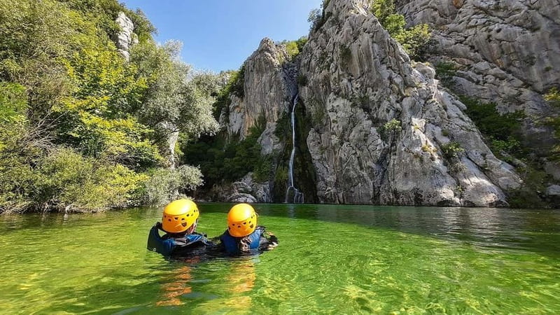 Iz Omisa: Extremni Canyoning na rijeci Cetini/ Free photos - From Omiš to the high country near Zadvarje