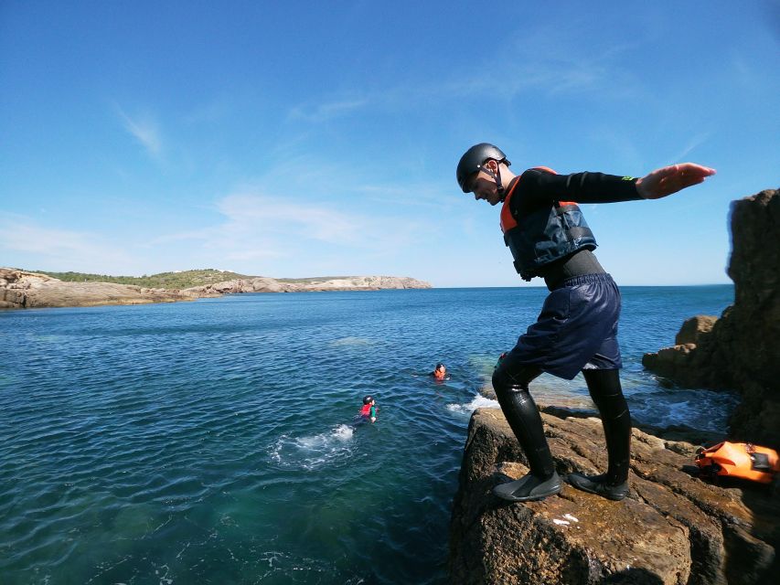 Kids Version - Coasteering with snorkeling: Algarve - From pickup to Praia da Ingrina