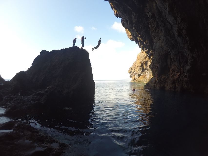 Madeira: Coasteering Tour - What coasteering in Madeira actually involves