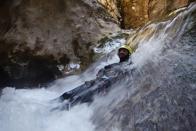 Nevidio Canyoning - Guide support and group comfort