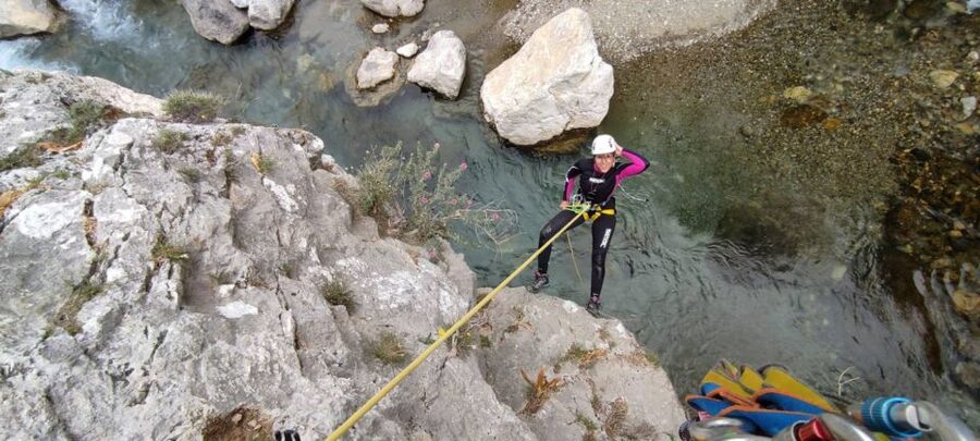 Rethymno: Canyoning Tour in the Kourtaliotiko Gorge - Entering Kourtaliotiko Gorge from Koxare