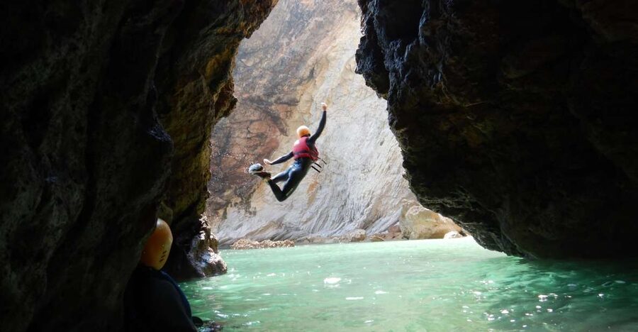 Sagres: Coasteering - Swimming, Cliff Jump & Rock Climbing - Meeting at Raposeira and getting ready