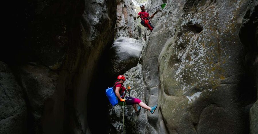 Santa Cruz de Tenerife: Vilaflor Canyoning Tour - From the petrol station to the first 20-meter rappel