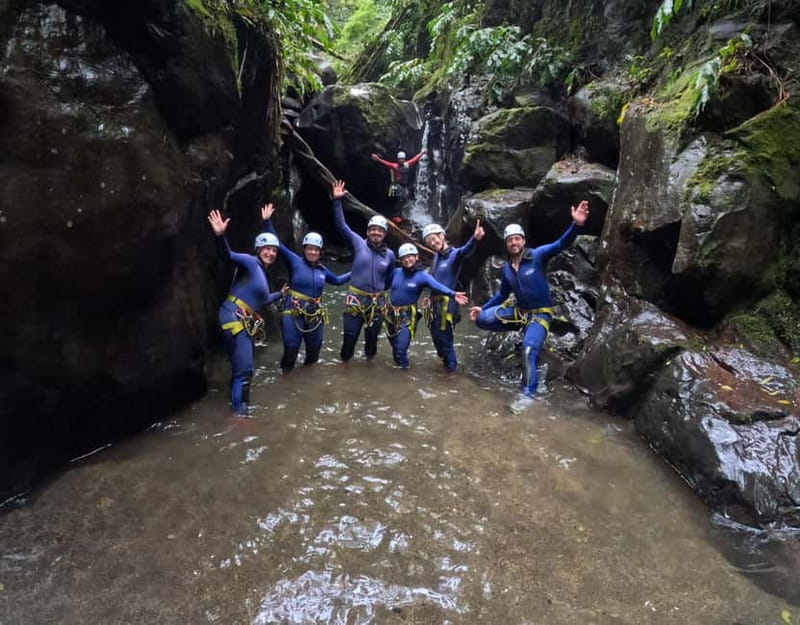 São Miguel: AdventurePark Canyoning Salto do Cabrito, Azores - Starting at the parking area and getting ready