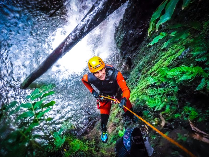 Sao Miguel: Caldeiroes Canyoning Experience - From the parking lot to the first rappel