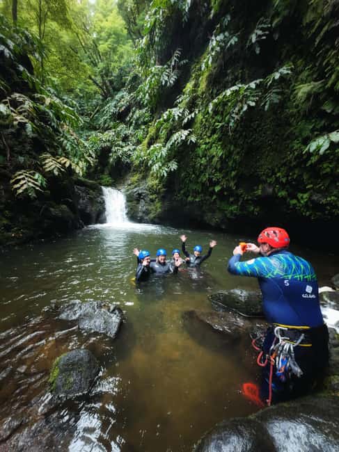São Miguel: Level 1 Canyoning in Ribeira dos Caldeirões - Waterfalls and ropes: the heart of the three-hour route