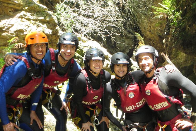 Short Canyoning Trip in The Crags - Choosing between a cliff jump and an abseil
