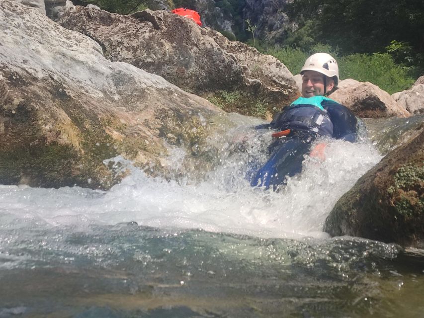 Small Group Canyoning with proffesional guide - The 10-minute walk into the Cetina canyon