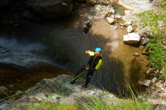 Sports canyoning in the Vercors near Grenoble - The briefing before entering the river
